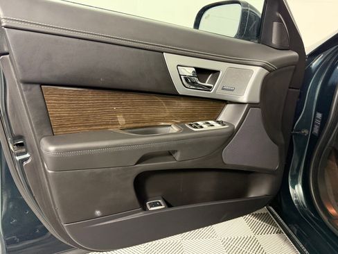 Used 2015 Jaguar XF Supercharged image 13