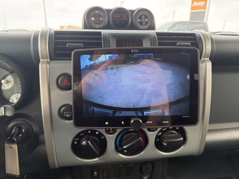 Used 2014 Toyota FJ Cruiser 4WD w/ Convenience Package image 16