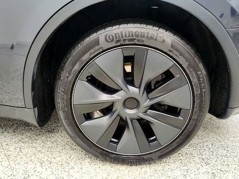 Used 2025 Tesla Model Y Long Range image 9