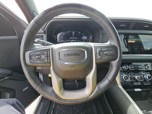 Used 2023 GMC Yukon Denali w/ Denali Reserve Package image 17