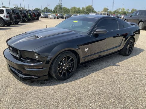 Used 2009 Ford Mustang GT RWD image 4