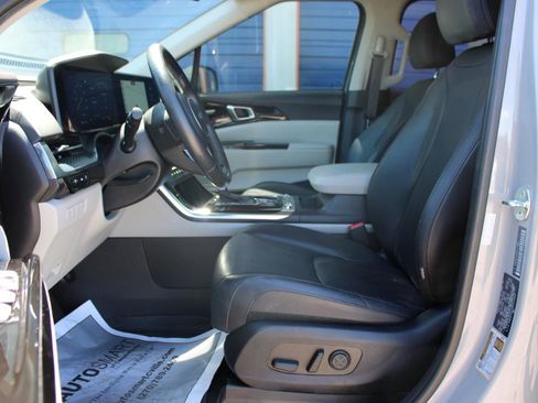 Used 2024 Kia Carnival SX Prestige FWD image 16