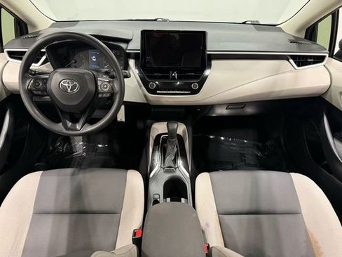 Used 2025 Toyota Corolla LE image 31