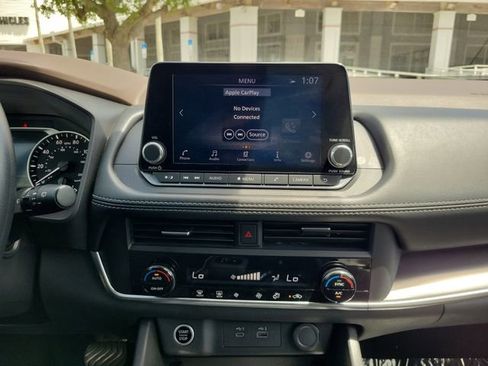 Used 2023 Nissan Rogue SV image 19