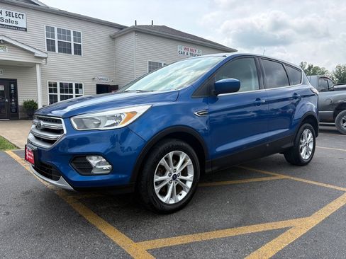 Used 2017 Ford Escape SE w/ SE Cold Weather Package FWD image 2