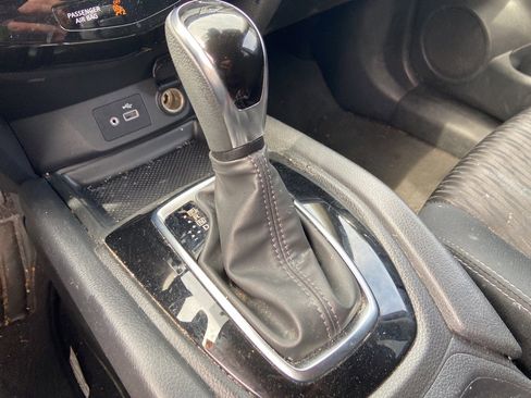 Used 2019 Nissan Rogue SV image 17