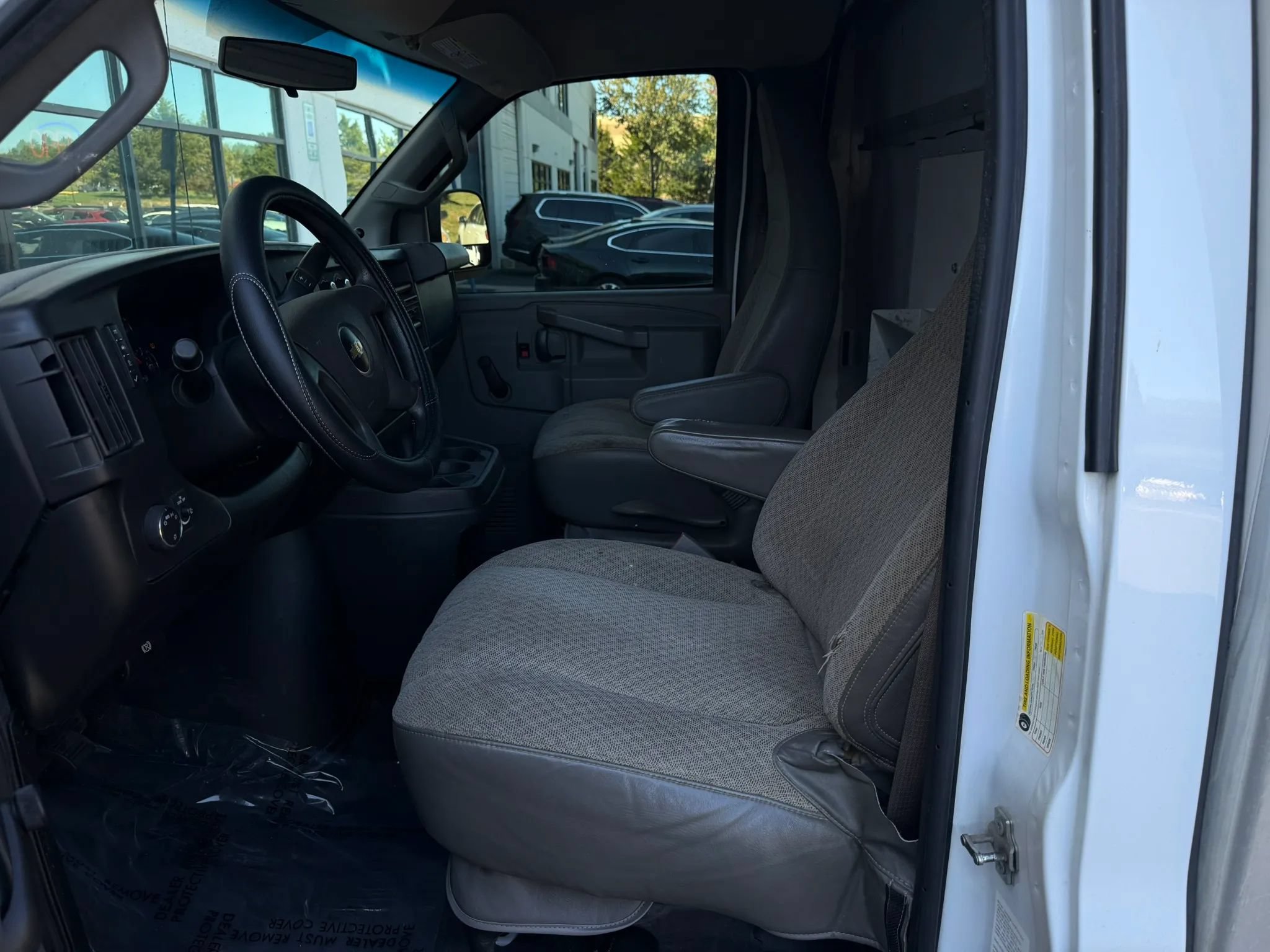 Used 2017 Chevrolet Express 3500 RWD image 19