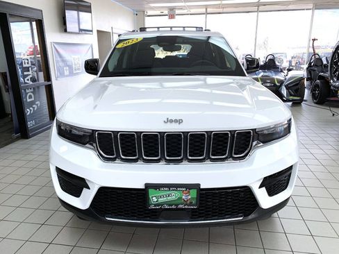 Used 2023 Jeep Grand Cherokee Laredo w/ Luxury Tech Group I AWD/4WD image 4