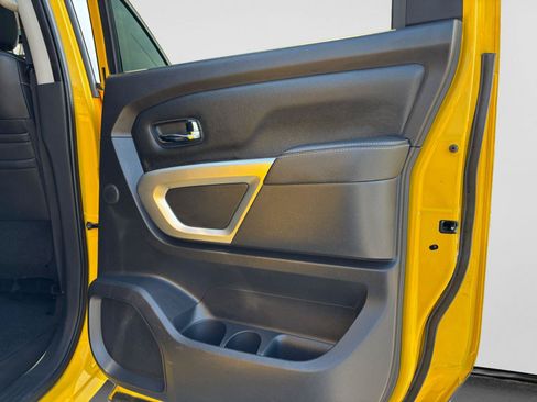 Used 2018 Nissan Titan PRO-4X w/ Pro-4x Convenience Package AWD/4WD image 45