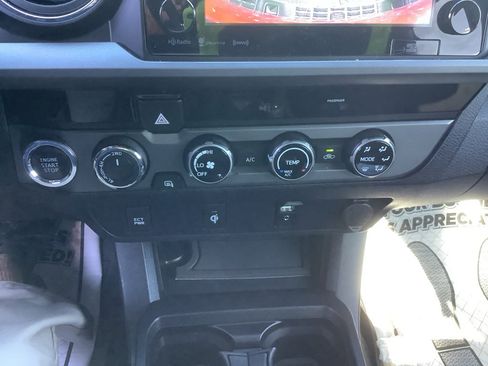 Used 2017 Toyota Tacoma TRD Sport image 18