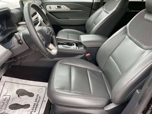 Used 2025 Ford Explorer Active w/ Active Comfort Package RWD image 13