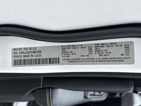 Used 2023 Jeep Grand Cherokee L Laredo image 33