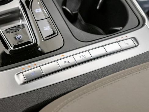 Certified 2026 Kia Carnival EX FWD image 22
