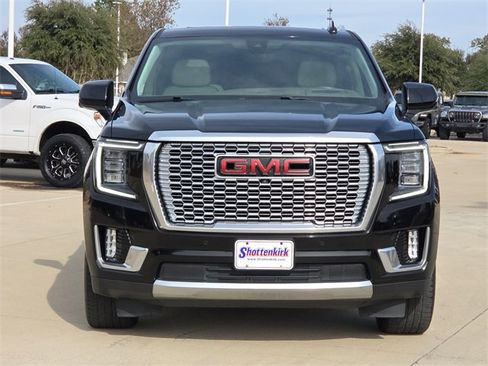 Used 2021 GMC Yukon XL Denali w/ Denali Premium Package image 2