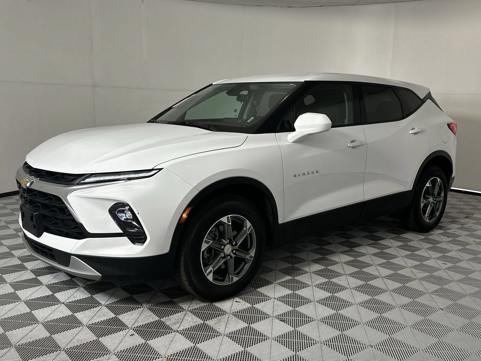 Used 2025 Chevrolet Blazer LT AWD/4WD image 4