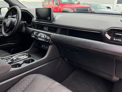 Used 2023 Honda Pilot Sport image 26