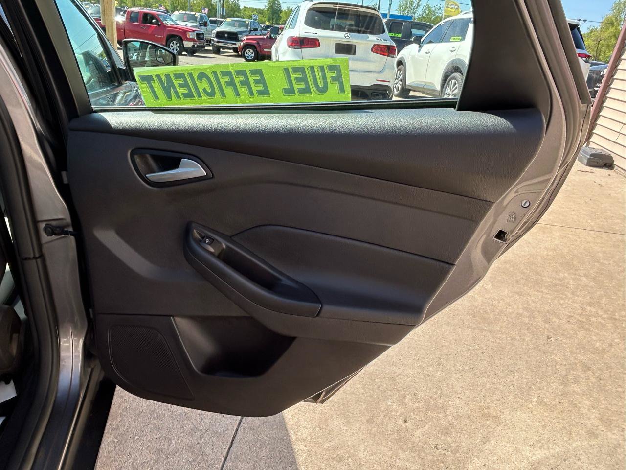 Used 2014 Ford Focus SE FWD image 15