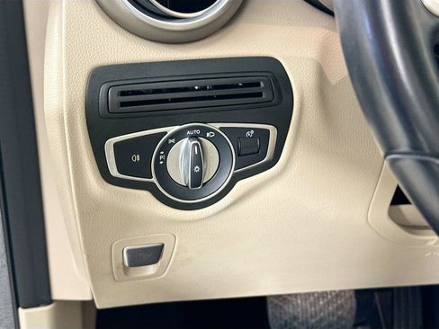Used 2020 Mercedes-Benz GLC 300 4MATIC image 10