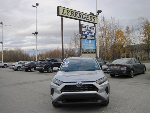 Used 2022 Toyota RAV4 LE image 2