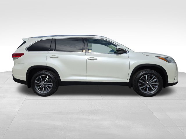 Used 2019 Toyota Highlander XLE AWD/4WD image 16