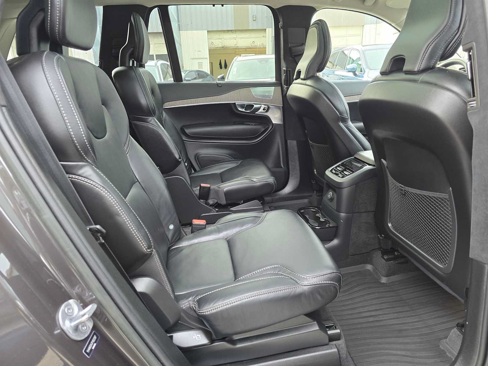 Used 2023 Volvo XC90 T8 Ultimate AWD/4WD image 12