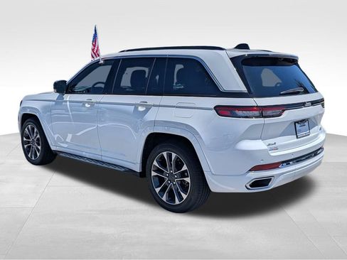 Used 2025 Jeep Grand Cherokee Overland w/ Luxury Tech Group IV AWD/4WD image 7