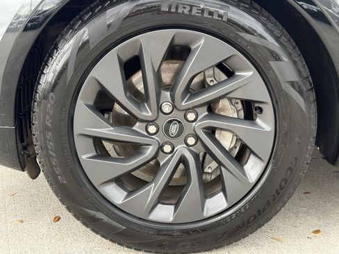 Used 2024 Land Rover Discovery Dynamic SE image 12