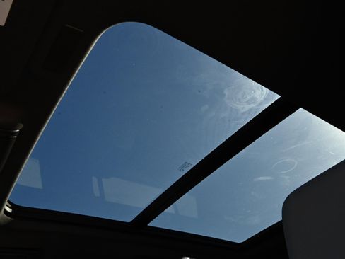 Used 2025 Chevrolet Tahoe LT w/ Comfort Package image 22