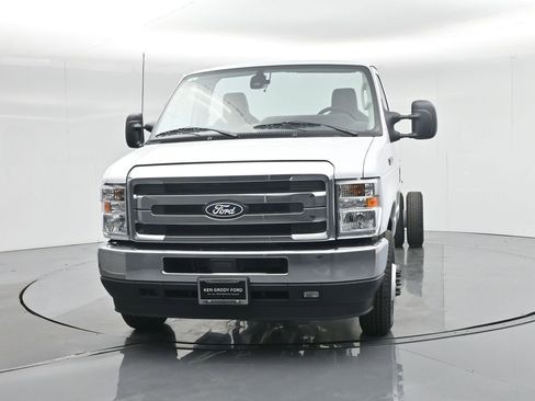 New 2026 Ford E-450 and Econoline 450 Super Duty w/ Power Equipment Group image 46