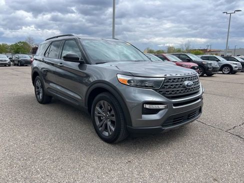 Certified 2024 Ford Explorer XLT w/ Equipment Group 202A AWD/4WD image 3