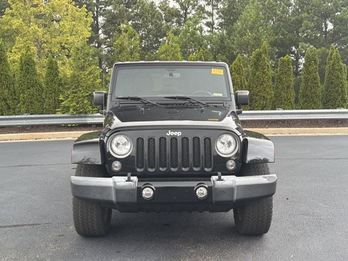 Used 2016 Jeep Wrangler Unlimited Sahara w/ Connectivity Group AWD/4WD image 9