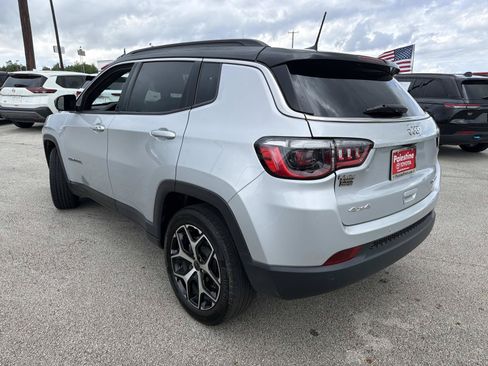Used 2025 Jeep Compass Limited AWD/4WD image 2