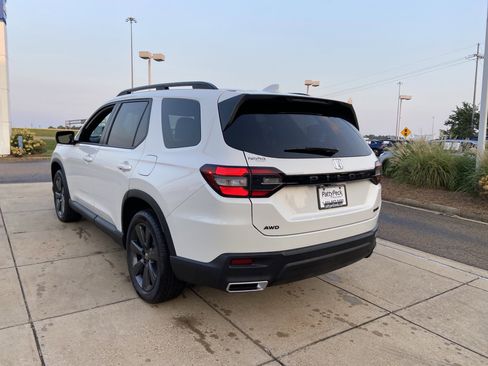 New 2025 Honda Pilot Sport image 8