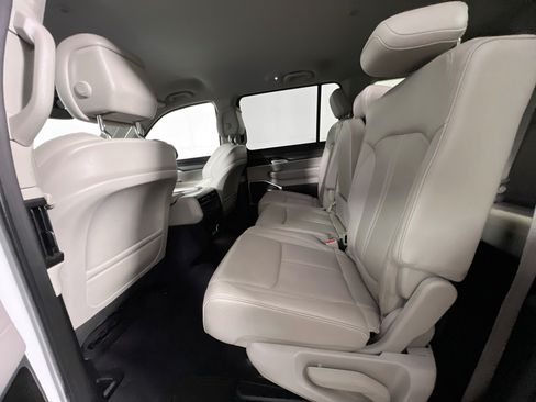 Used 2024 Jeep Wagoneer Series II w/ Flexible Seating Group RWD image 29