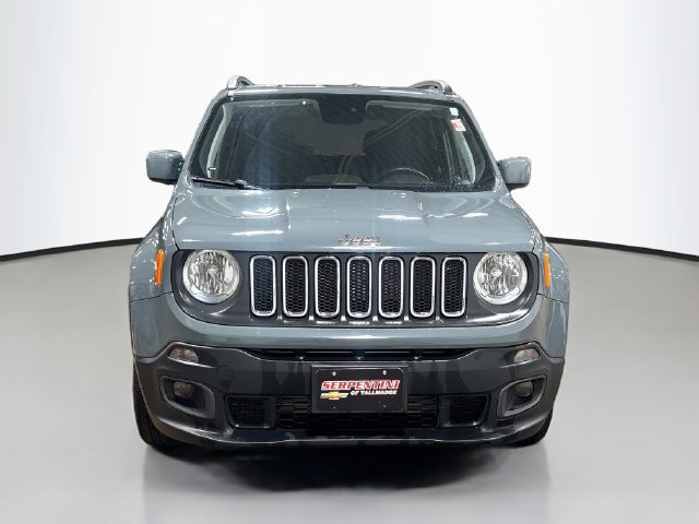 Used 2018 Jeep Renegade Latitude w/ Cold Weather Group FWD image 3
