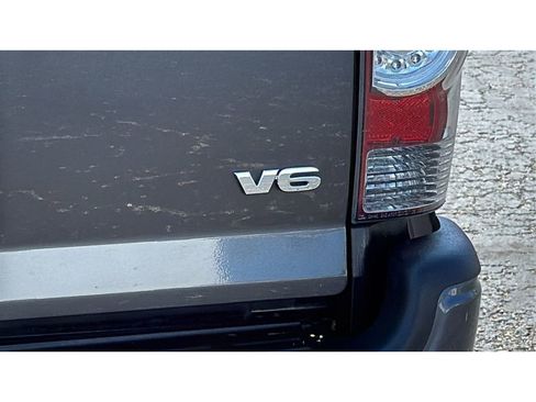 Used 2011 Toyota Tacoma 4x4 Double Cab w/ TRD Sport Pkg w/JBL Audio image 7