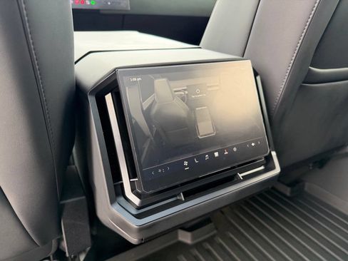 Used 2024 Tesla Cybertruck AWD Crew Cab image 20