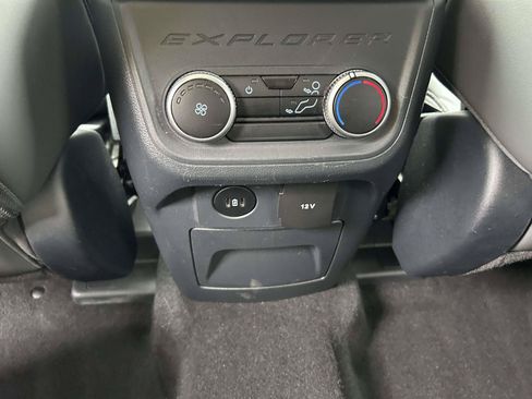 Used 2025 Ford Explorer Active w/ Active Comfort Package RWD image 19