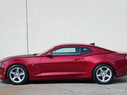 Used 2017 Chevrolet Camaro LT RWD image 37