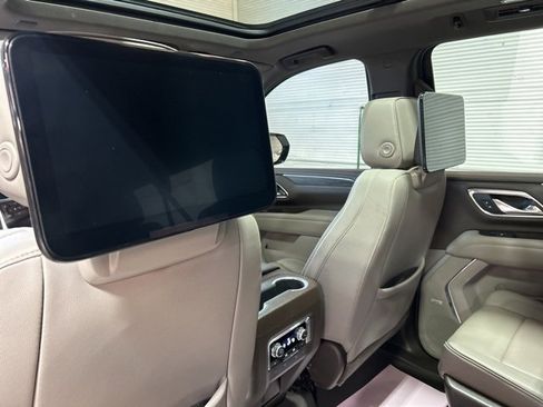 Used 2021 GMC Yukon XL SLT w/ Rear Media and Nav Package image 27