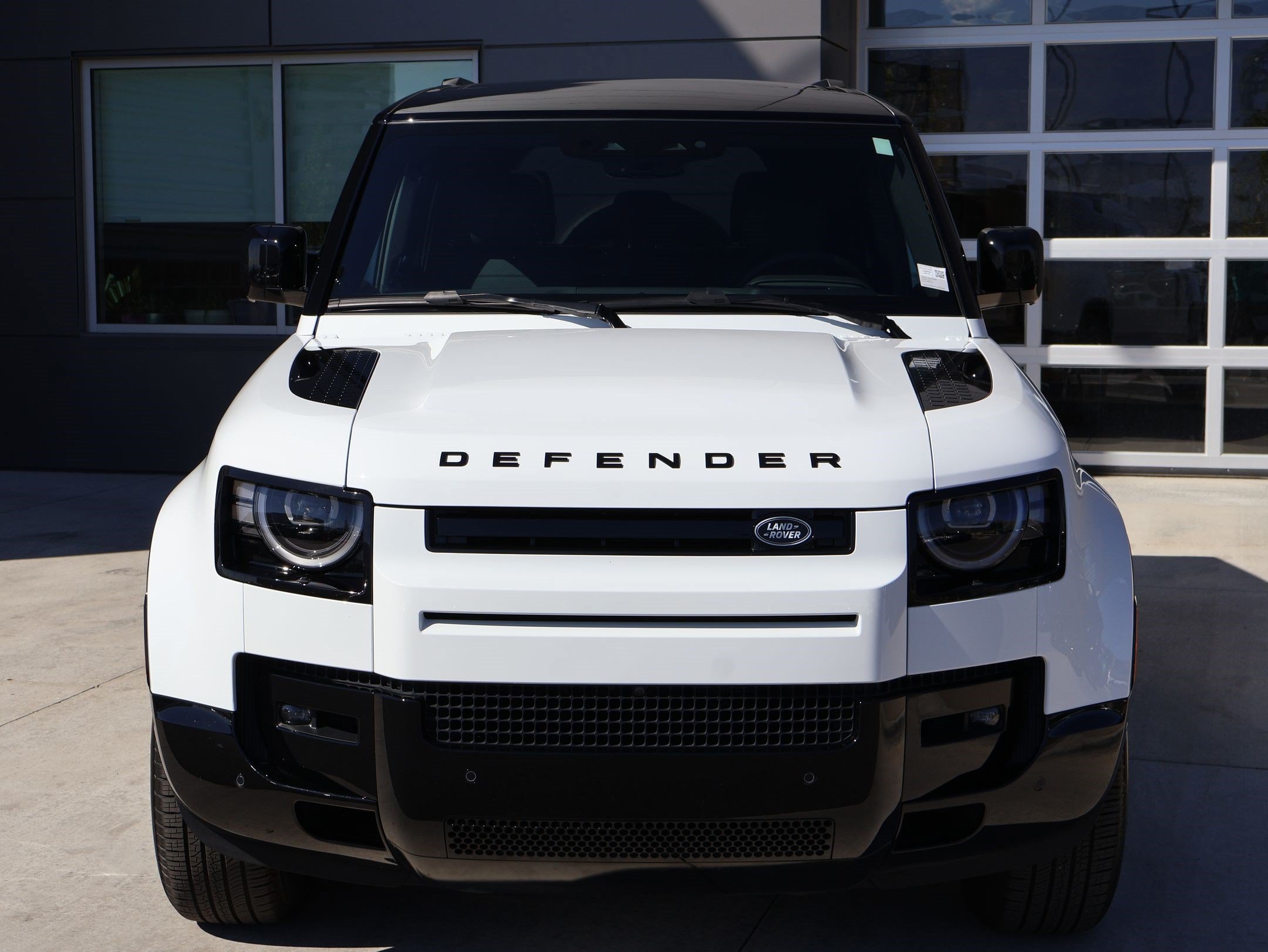 Used 2026 Land Rover Defender 110 X-Dynamic SE AWD/4WD image 2