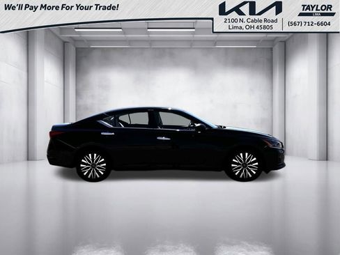 Used 2025 Nissan Altima 2.5 SV FWD image 14