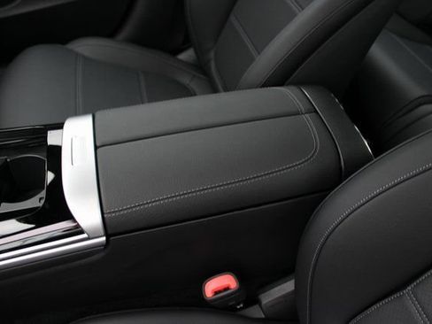 New 2025 Mercedes-Benz C 300 4MATIC Sedan image 27