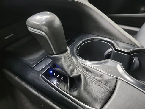 Used 2019 Toyota Camry SE w/ Carpet Mat Package image 26