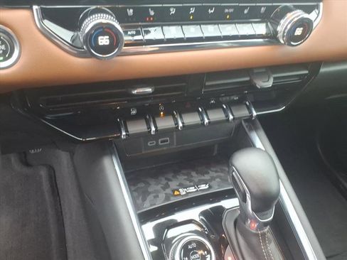 Used 2023 GMC Canyon AT4 w/ AT4 Premium Package image 29