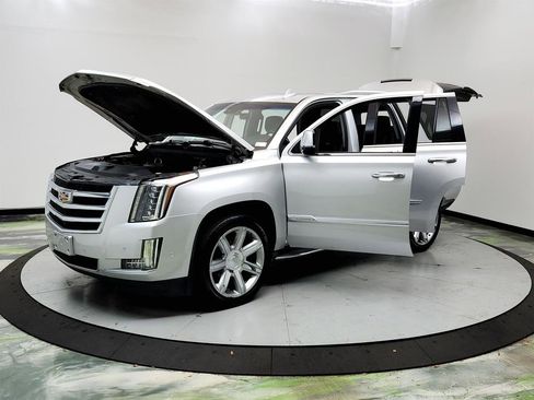 Used 2019 Cadillac Escalade Luxury RWD image 9