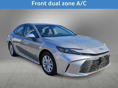 Used 2025 Toyota Camry LE image 3