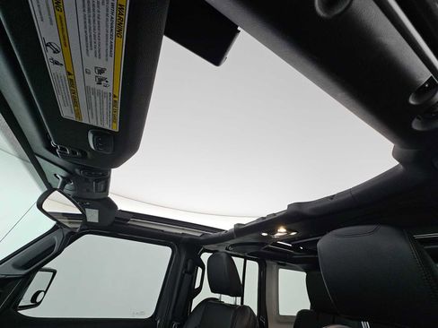 Used 2021 Jeep Wrangler Unlimited Sahara image 29