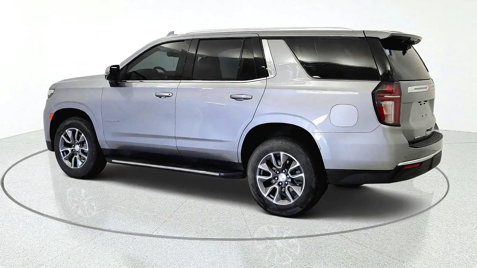 Used 2023 Chevrolet Tahoe LT w/ LT Signature Package AWD/4WD image 6