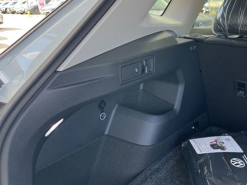 New 2026 Volkswagen Tiguan SE image 20